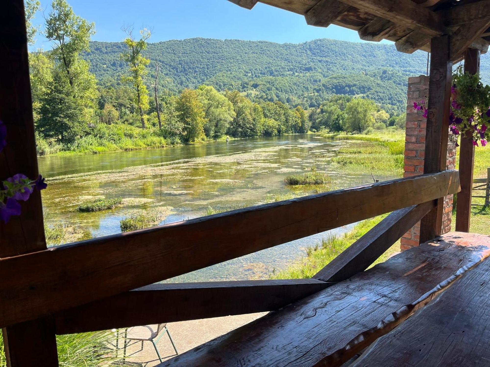 Bed And Breakfast Family Djukic Sipovo ภายนอก รูปภาพ