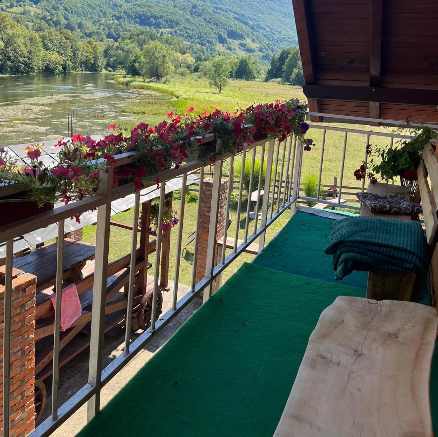 Bed And Breakfast Family Djukic Sipovo ภายนอก รูปภาพ