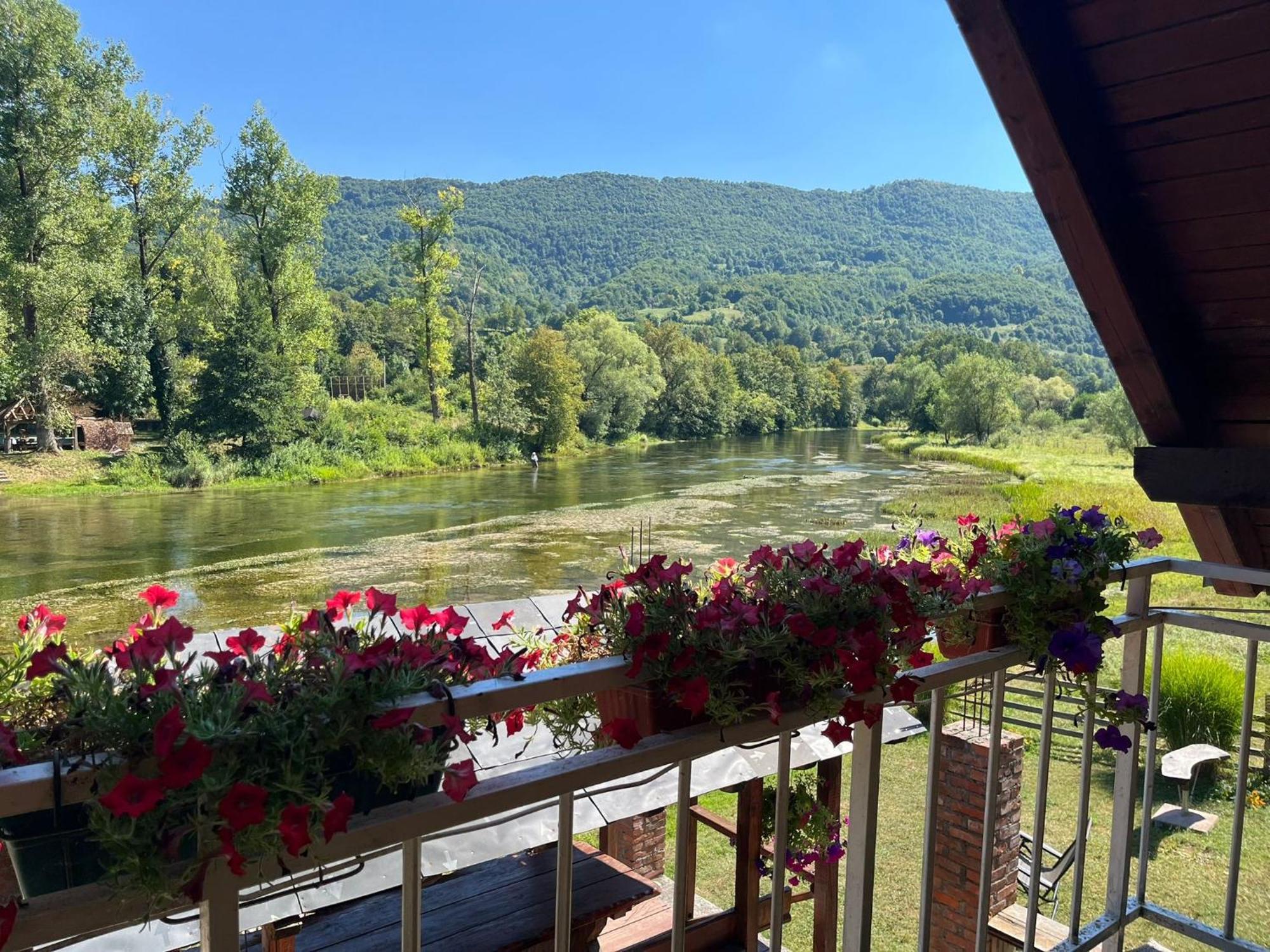 Bed And Breakfast Family Djukic Sipovo ภายนอก รูปภาพ